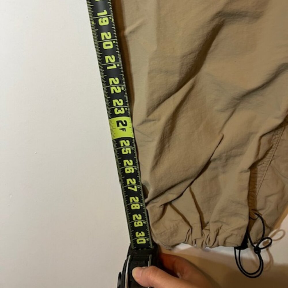Men's Y2K Retro Maul Toggle Zip Away Cargo Khaki Shorts Lightweight Pants Sz 38 - Picture 7 of 8